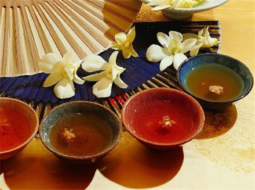 黄酒中秋节品味传统文化,重温中秋团圆之美