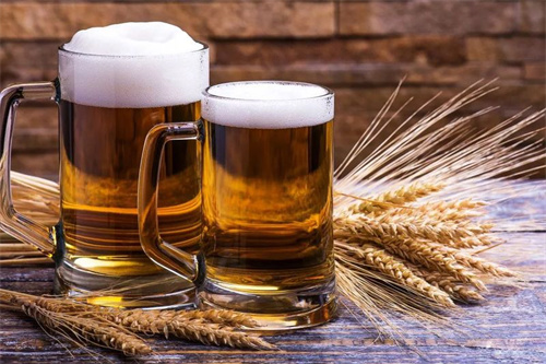 精酿啤酒和工业啤酒分别（了解两种啤酒的酿造过程和品质区别）