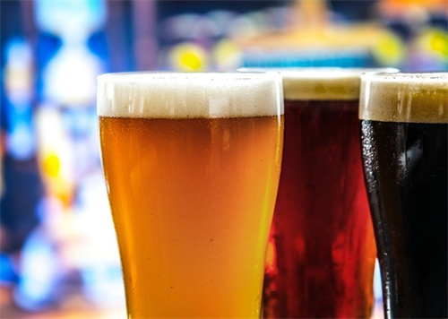 为什么瓶装啤酒比罐装啤酒保质期短-为什么瓶的啤酒和听装的不一样