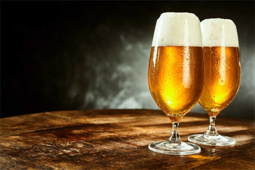 青岛啤酒和崂山探寻两者之间的渊源与传承