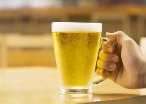 浅谈夏季饮用啤酒之九不宜_9号烈性啤酒的危害