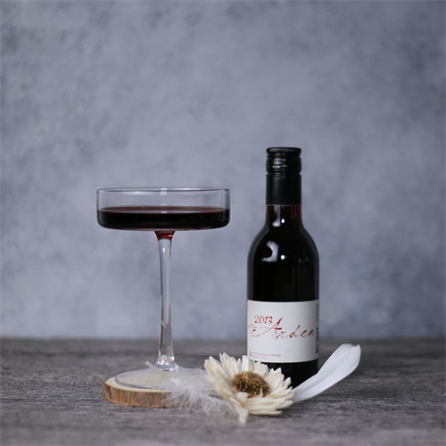 皮埃尔波尔多干红葡萄酒,让你的品味瞬间升级,成为追求品质的新女性