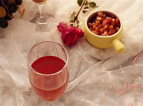 品尝罗莎莫斯卡托甜型起泡白葡萄酒,畅享美妙口感