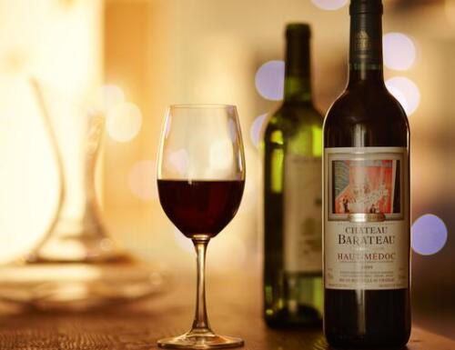 拉菲庄园干红葡萄酒多少钱一瓶(拉菲庄园葡萄酒的价格)