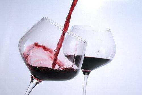来例假可以喝葡萄酒吗?专家详解女性生理期饮酒的注意事项